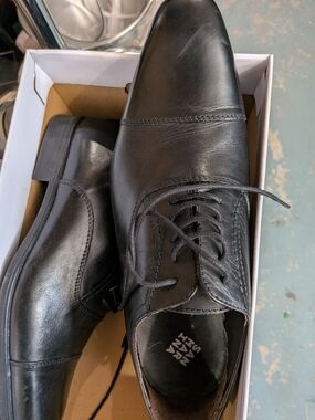 Naturalizer Black Leather Cap-Toe Lace-Up Oxford